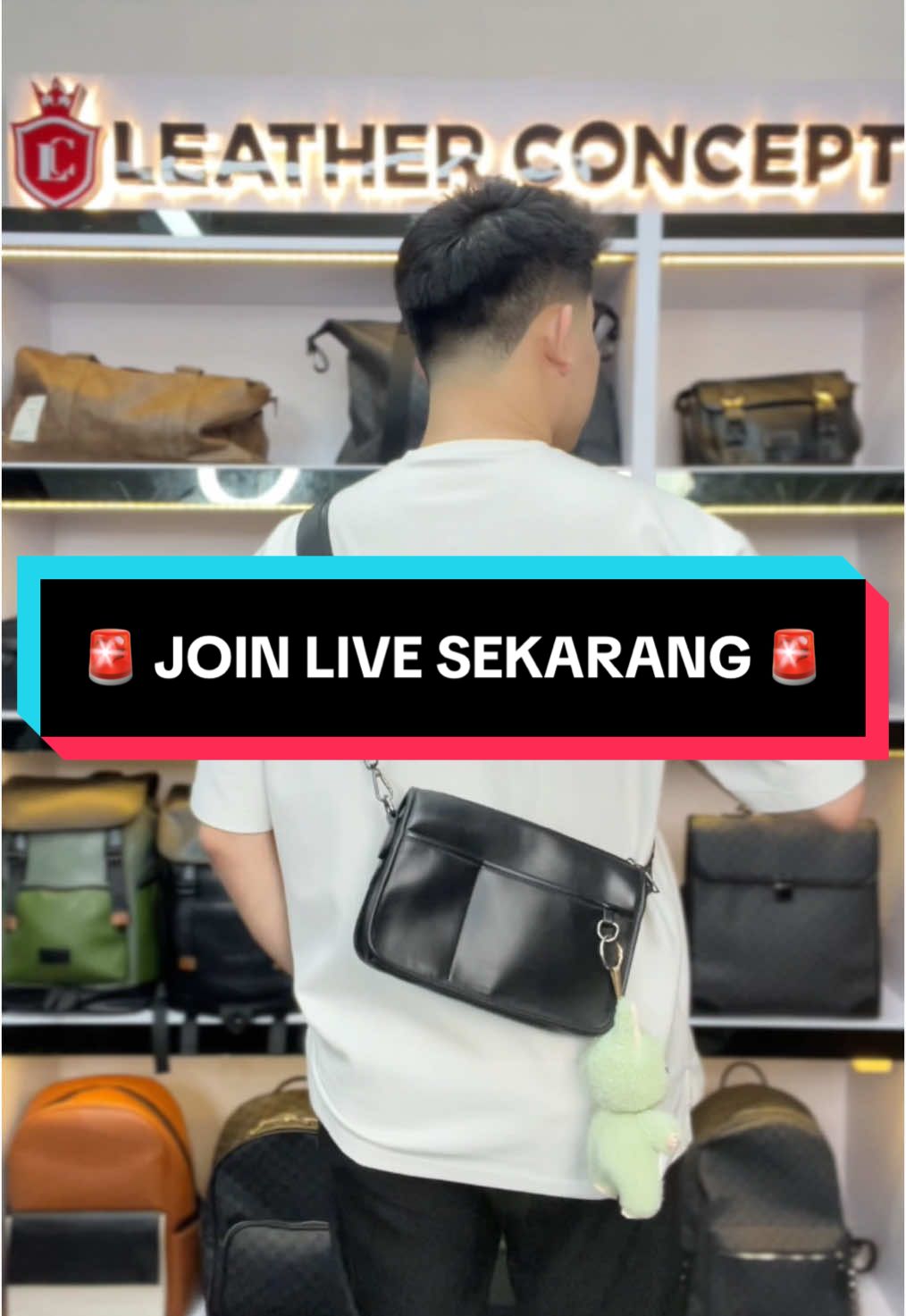 Slingbag trendi untuk outfit malming anda ! 😎 Claim voucher extra selama live berlangsung ! 🚨 #slingbag #selempang #slingbagpremium #tas #taskekinian #slingbagtrendi #fyp #selempangpria #payday #promoguncang1212 #paylateridn 