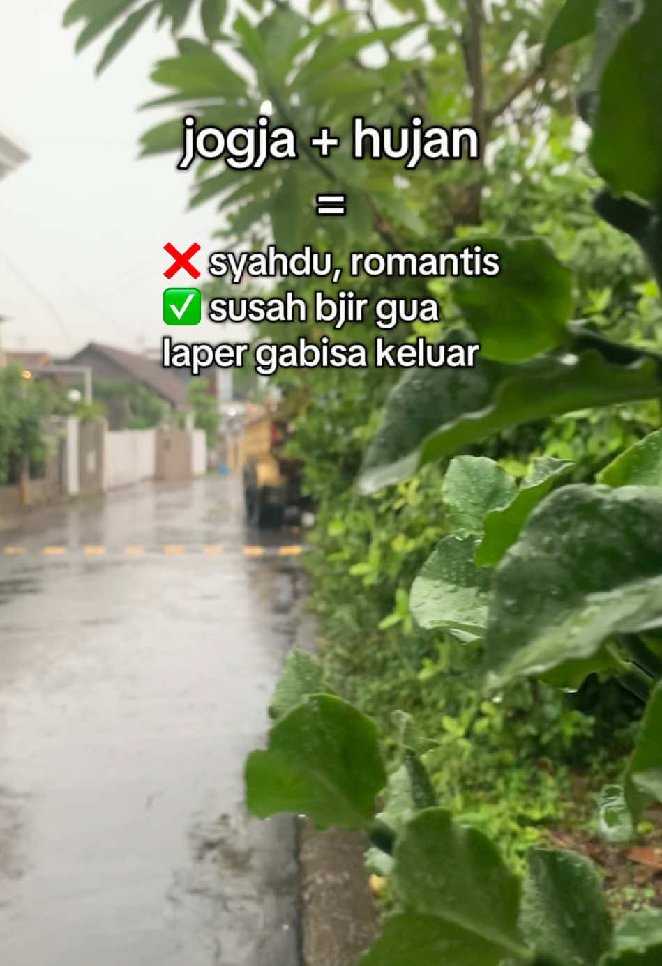 gaada romantisnya, malah susah mau kemana-mana #jogja #jogja24jam #hujan 