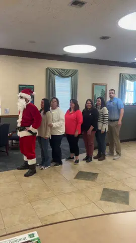 Needless to say… we think Santa is pretty excited for Christmas!🎅🏻🐔#chickendancechallenge 