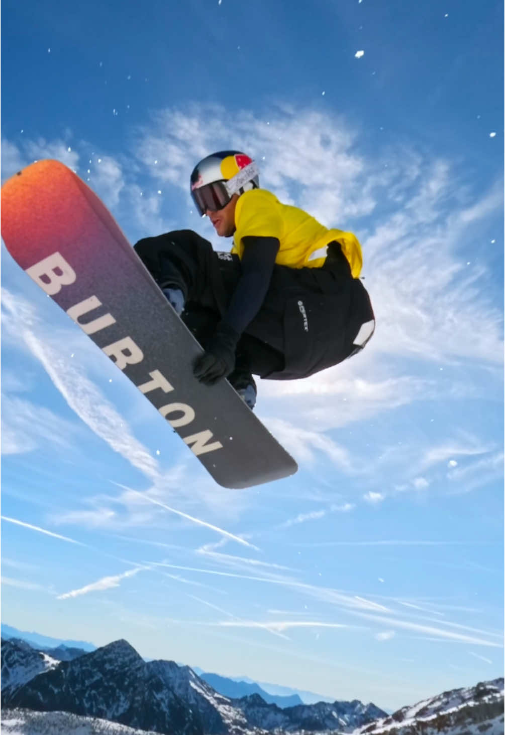 Ronaldo on a Snowboard before GTA ?! #snowboarding #snowboardtiktok #winter #snow @hoffi_fpv 