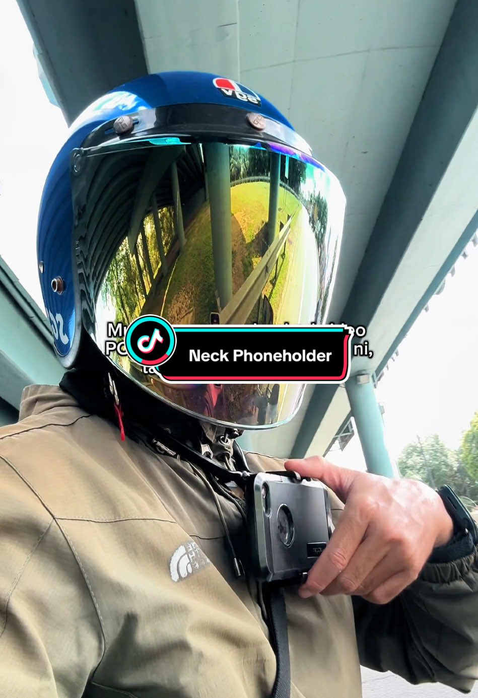 Drive & ride safe everyone. Biar lambat asalkan sampai. Lagi lagi musim hujan ni. #neckphoneholder #phoneholder #motorphoneholder #pov #racuntiktok #pemegangleher #barangmotor #neckphoneholdermurah #pemegangtelefon #pemegangtelefonbimbit 