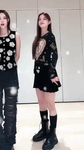 #MINJU christmas fancam ☆ @✿ׅ  ۫𝐂𝕚c͠ყ !🎅🏻  ` . | does anyone remember the trend of different characters singing this song #minju #fancam #fyppppppppppppppppppppppp #illit 