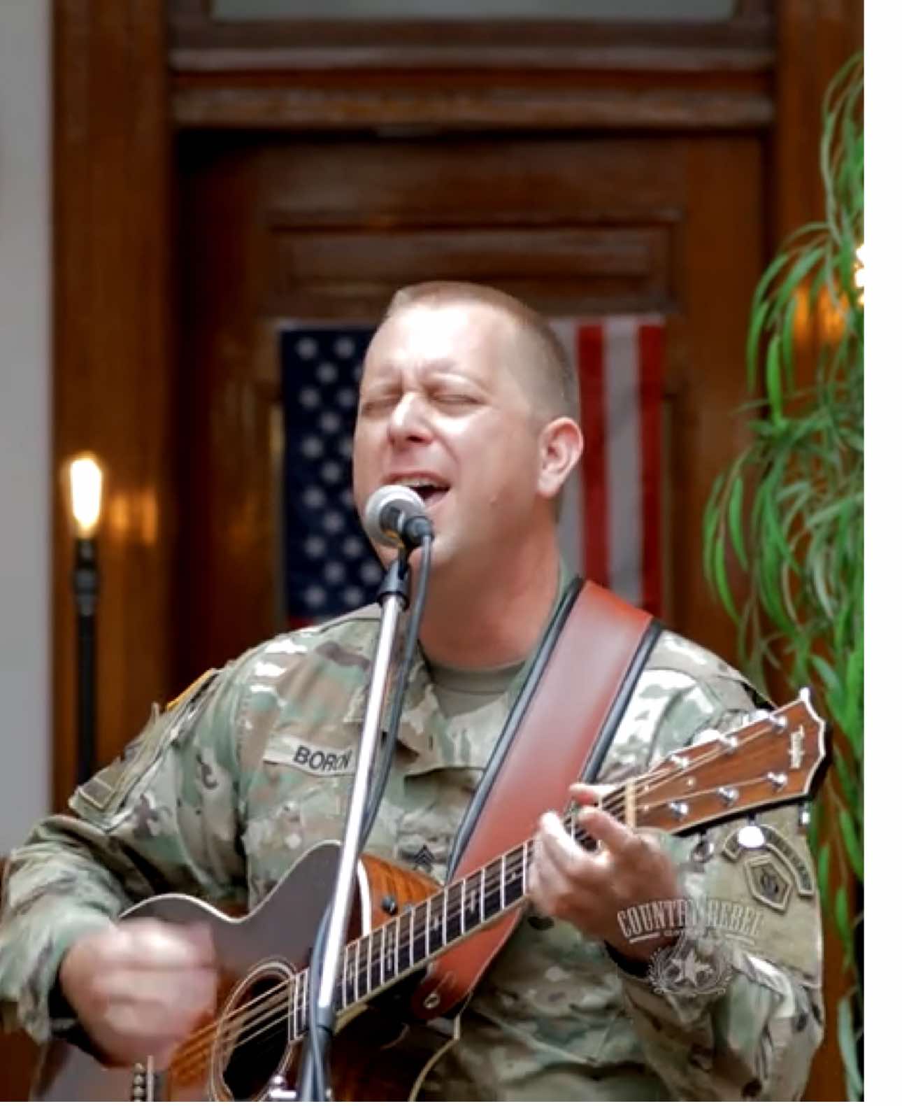 Watch the @sixstringsoldiers mash up two classic rock songs, Pink Floyd's 