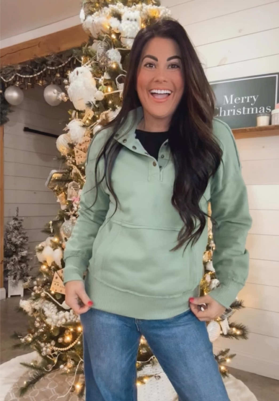 This color is perfect for the holidays!! #pullover #sweatshirts #comfyclothes #green #holidayoutfit 