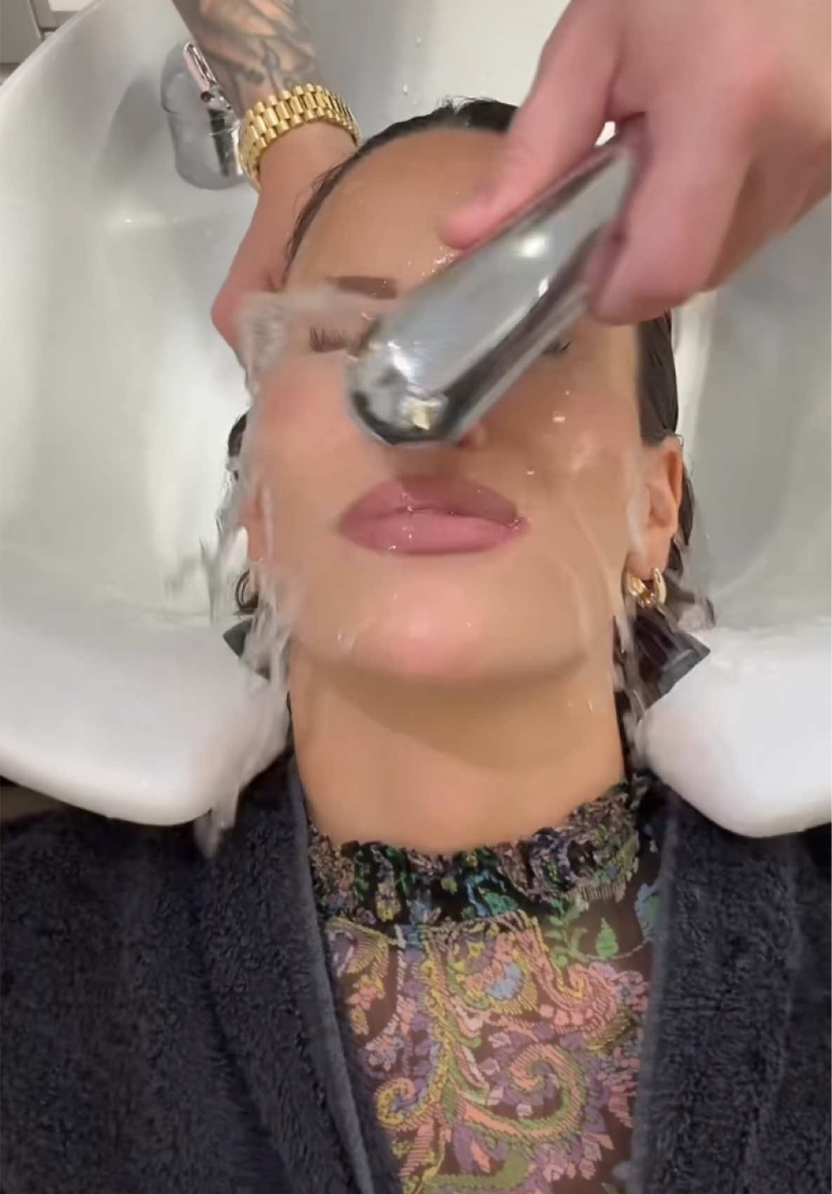 Πάλι καλά είμαι βαμμένη με @Sephora Greece 😅 είσαι τυχερός που σε γιορτάζουμε σήμερα @Nikos Zoumas 🌸 #fyp #foryou #mpesfy 