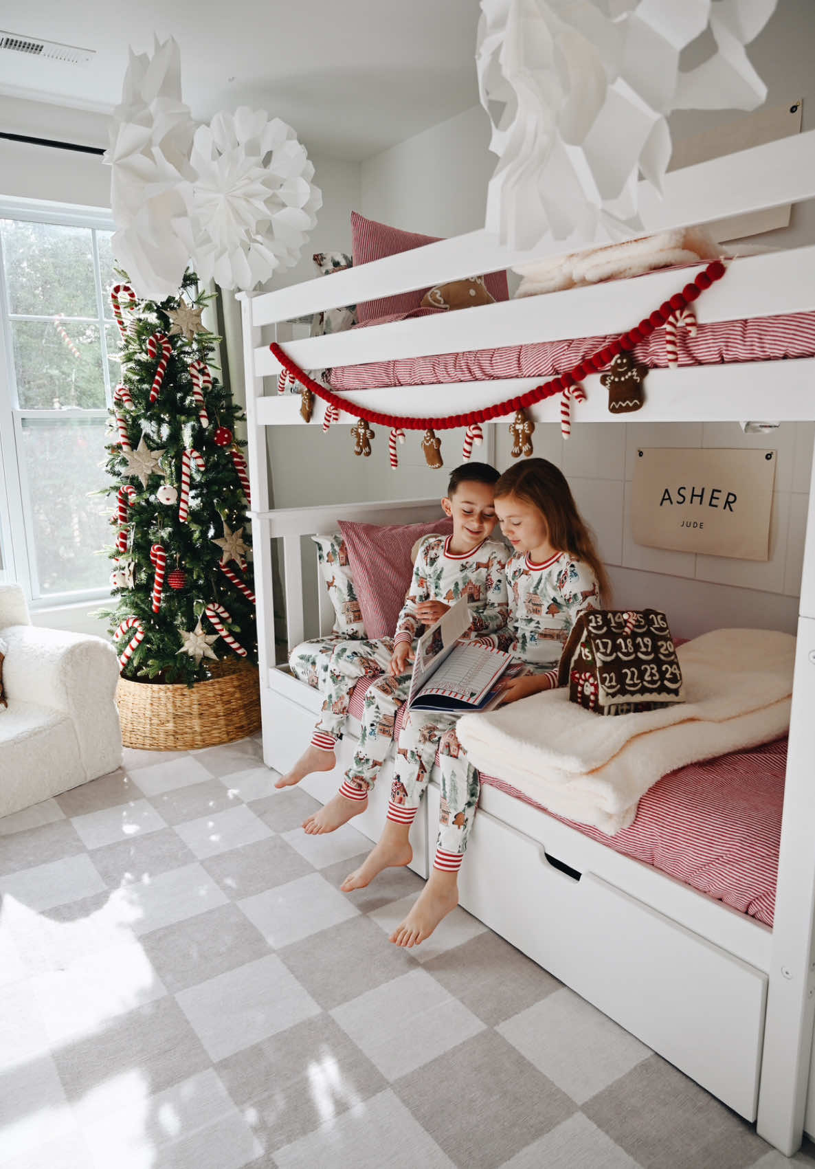 Cozy Christmas bunk room with @Pottery Barn Kids 🎄🎅#lovemypbk #mypbkpartner 