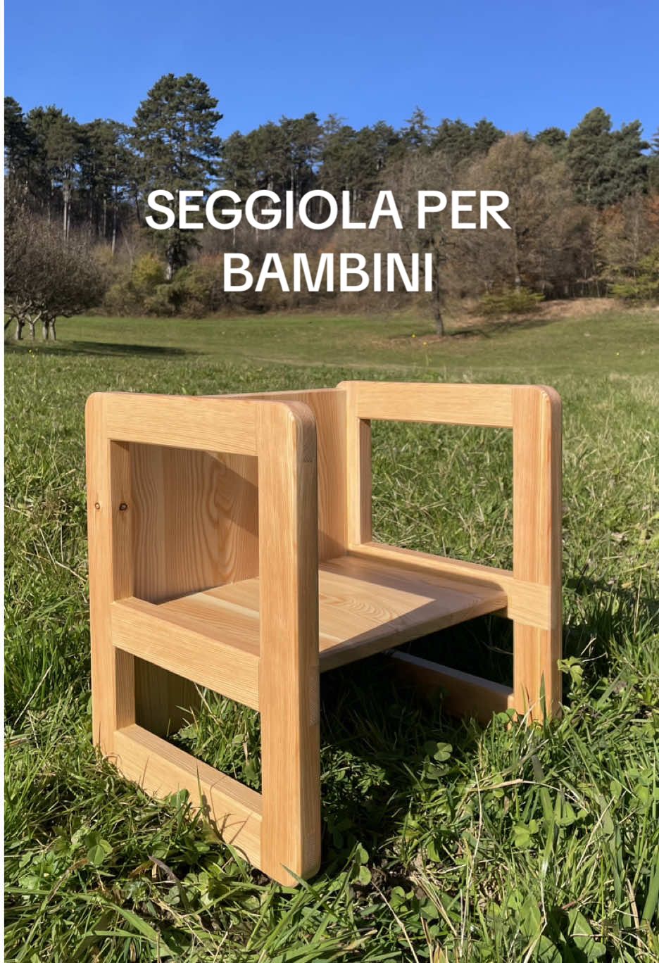 SEGGIOLA PER BAMBINI Manufatto realizzato a mano in larice massello del Trentino.  Capovolgendo la sedia, la seduta varia altezza. Inoltre, sfruttando lo schienale come piano, può fungere anche da sgabello o da tavolino da salotto. Fatemi sapere cosa ne pensate!  #wood #legno #falegnameria #arredamento #woodworking #design 