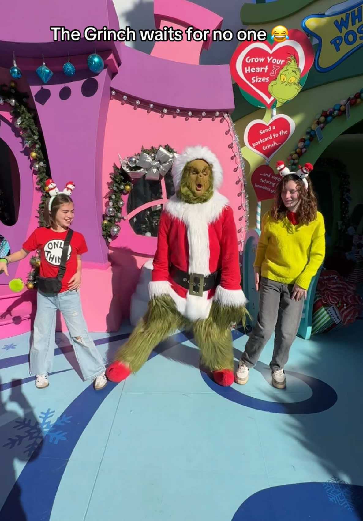 Grinchmas is open at Universal Studios! Go see the green meany 😂💚💚💚 @Universal All-Access @Universal Destinations #universalstudioshollywood #grinchmas #universalholidays 