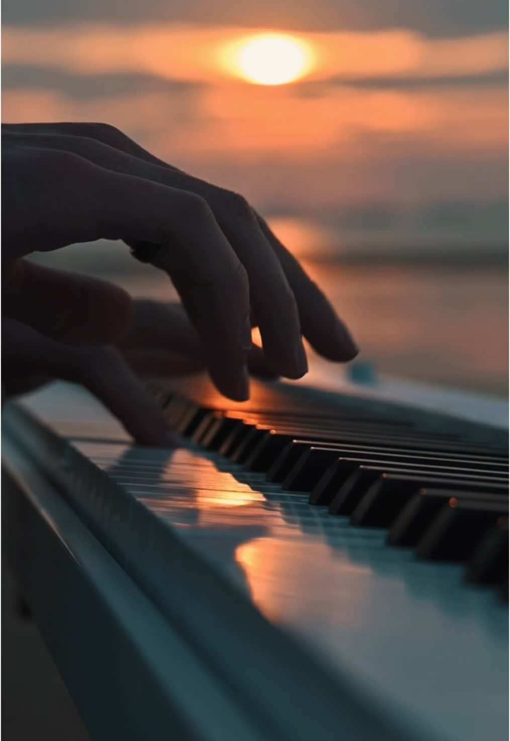 A ‘river flows in you’, full of sparkling energy  🤍🌊 ~• #piano #pianist #pianocover #riverflowsinyou #yiruma #calm #aesthetics #fyp #jamesmalikey 