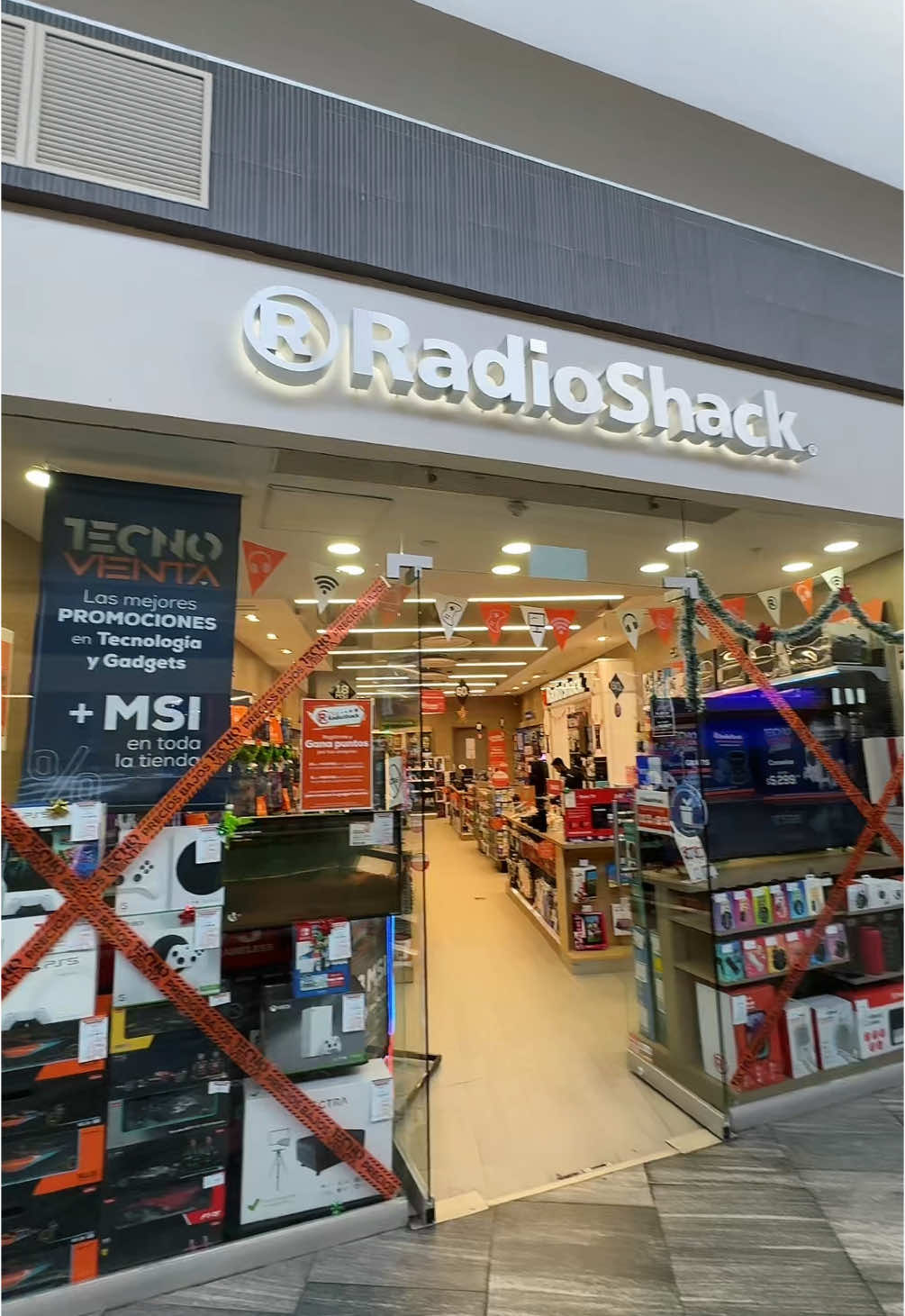 Radioshack still exists in Mexico #mexico #mexico🇲🇽 #mexicantiktok #mexican #travel #traveltiktok #shopping 