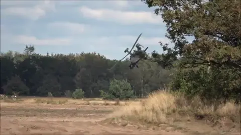 AH-64 Apache!😮‍💨 #aviation #avgeek #military #pilot #airforce #militaryaviation #helicopter #aircraft #avgeeks #aviationlovers #ah64 #apache #attackhelicopter 