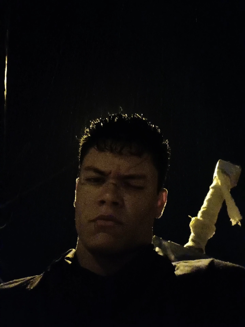 Still on the hunt / Ainda na caçada Use CUPOM GUTSBR na Growth 🦾 #berserk #guts #cosplay #rain #real