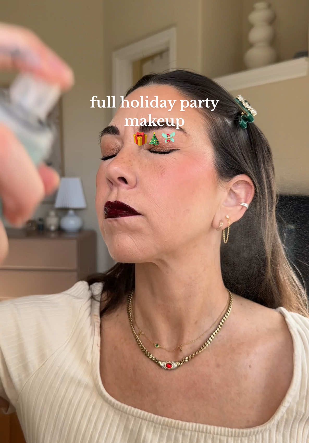 anyone going to a holiday party this weekend? 🧚🏼‍♀️ let me know if youd like a liat of all of these makeup goodies! xo  #BeautyTok #makeup #holidaymakeup #skintok #lipcombo #MomsofTikTok 