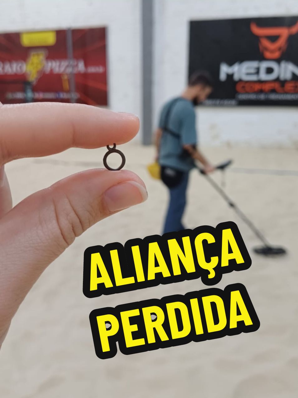 ALIANÇA PERDIDA | Dessa vez fomos até Tramandaí, no litoral gaúcho, para tentar fazer o resgate de uma aliança de prata.  Dessa vez temos o contrário do vídeo anterior de resgate com o detector de metais: muitas horas e insucesso. Faz parte.  #detectorismo #joias #prata #foryoupage❤️❤️ 