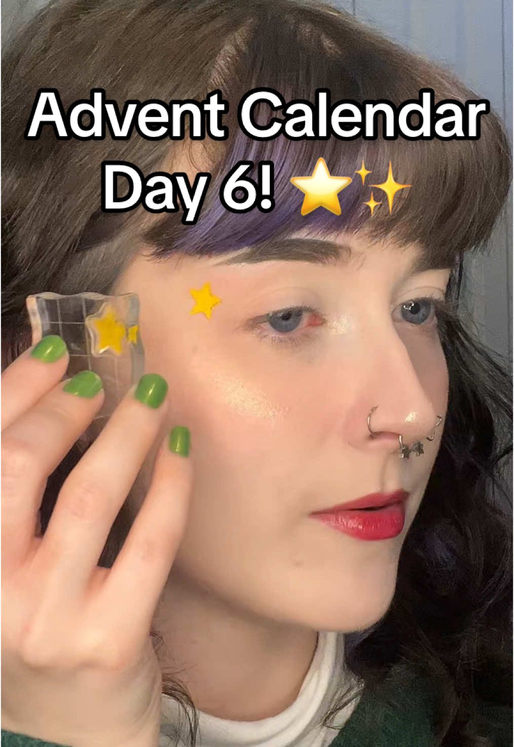 this hack saves SO much time! ⭐️ Products Used: Stationary Stamps from Amazon & Hrisi’s Art @Glisten Cosmetics LTD Advent Calendar (PR gifted) #christmas #christmasmakeup #makeuphack #star #starmakeup #stationary #stamp #Eyeliner 