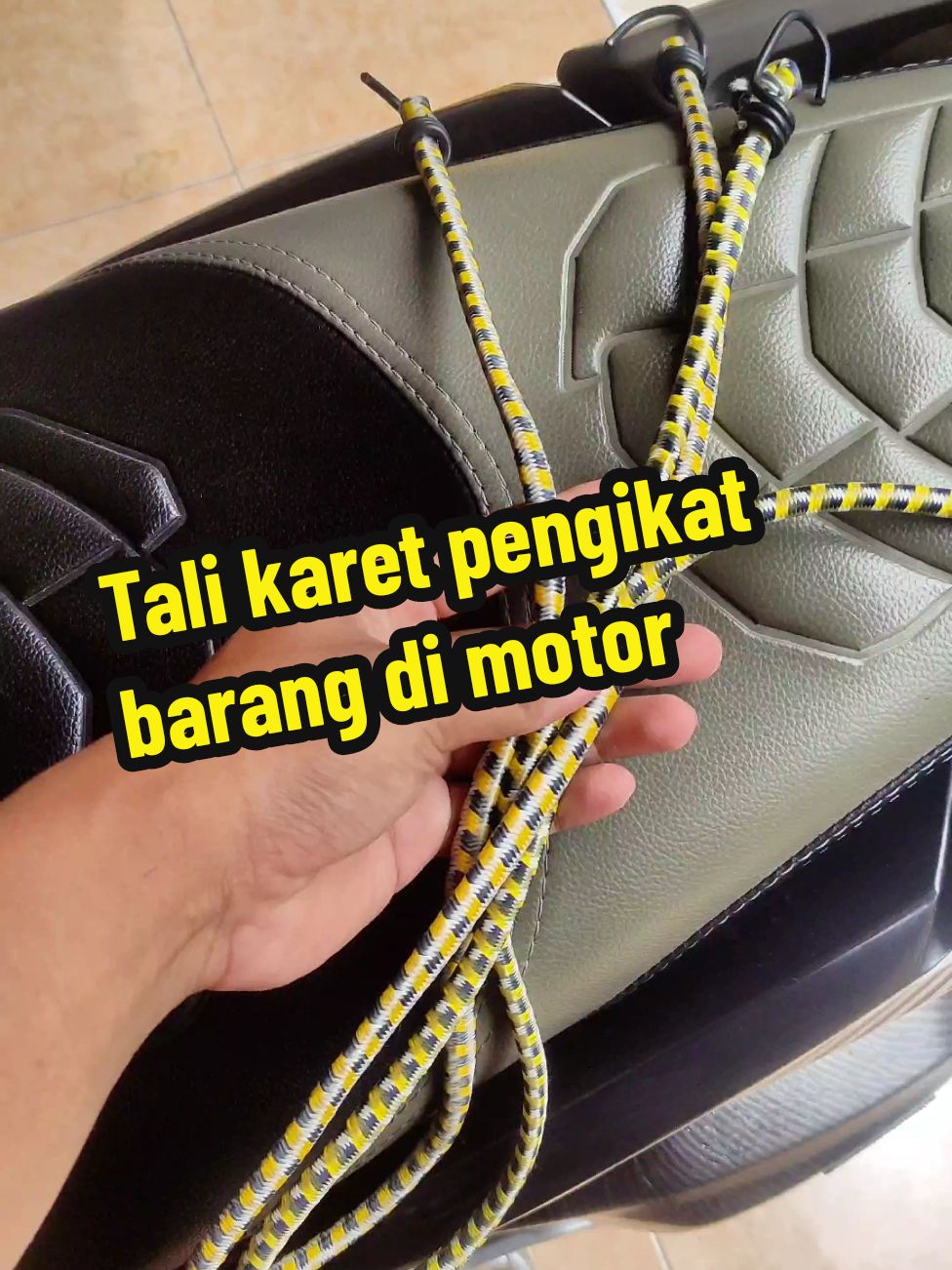 Tali bagasi motor karet elastis dengan pengait harga murah  #talibagasimotor #talibagasi #talikaretbagasimotor #talipengikatbarang #megaguncang1212 