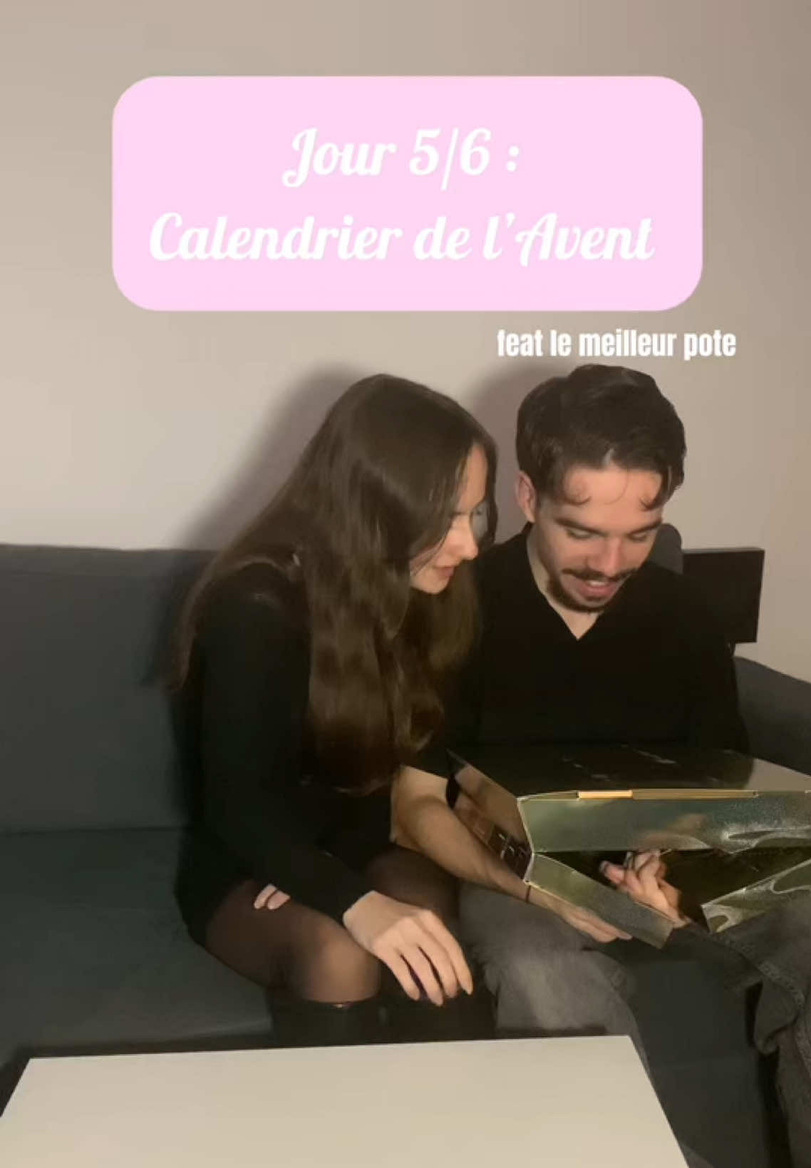 mon bff découvre le calendrier de l’avent #fyp #calendrierdelavent #couple 