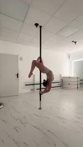 #poledancefortiktok #polebeginner #poledancer #poledancelove #aerialtricks #aerialarts #aerial #foryou #foryoupage #fyp #dance #poledancevideo #pdwonderwoman #pdcrosskneerelease 