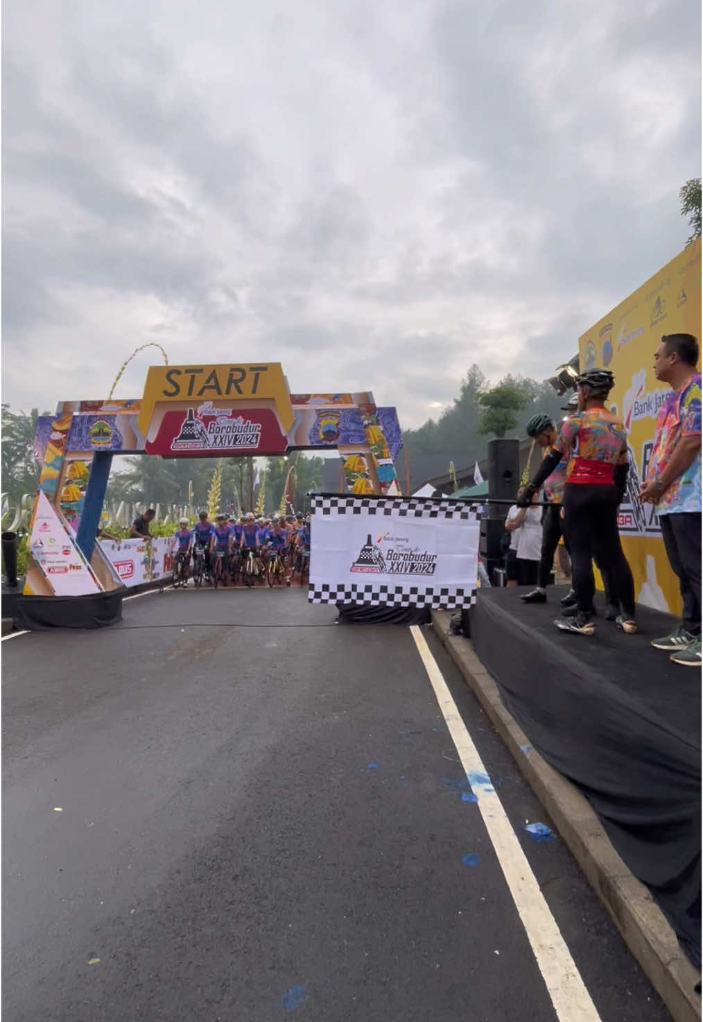 Start #tourdeborobudur2024 🇮🇩 #magelang #magelang24jam #magelang24jamfyp #magelangpunyacerita #cycling #cycle #sepeda #kampungseniborobudur 