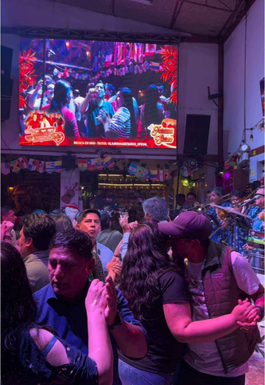 Una mirada bastó 🔥  #PeñaSurco #Salseros #salsaenvivo #SalserosSurco #LaSociedaddeBarranco 