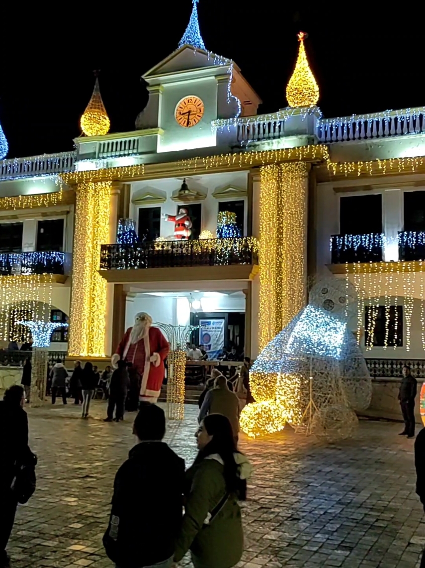 En Comitán de Domínguez Chiapas, así luce el centro del Pueblo Mágico en la víspera de la Navidad 2024. @Pueblos mágicos  #chiapasmexico #Comitan #pueblomagico #navidad2024