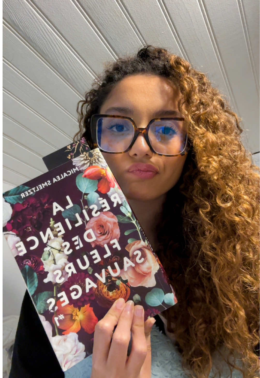 Enfait je m’attendais a un banger mais pour l’instant cest un 3/5 … #theconfidenceofwildflowers #laresiliencedesfleuressauvages #micaleasmeltzer #BookTok 