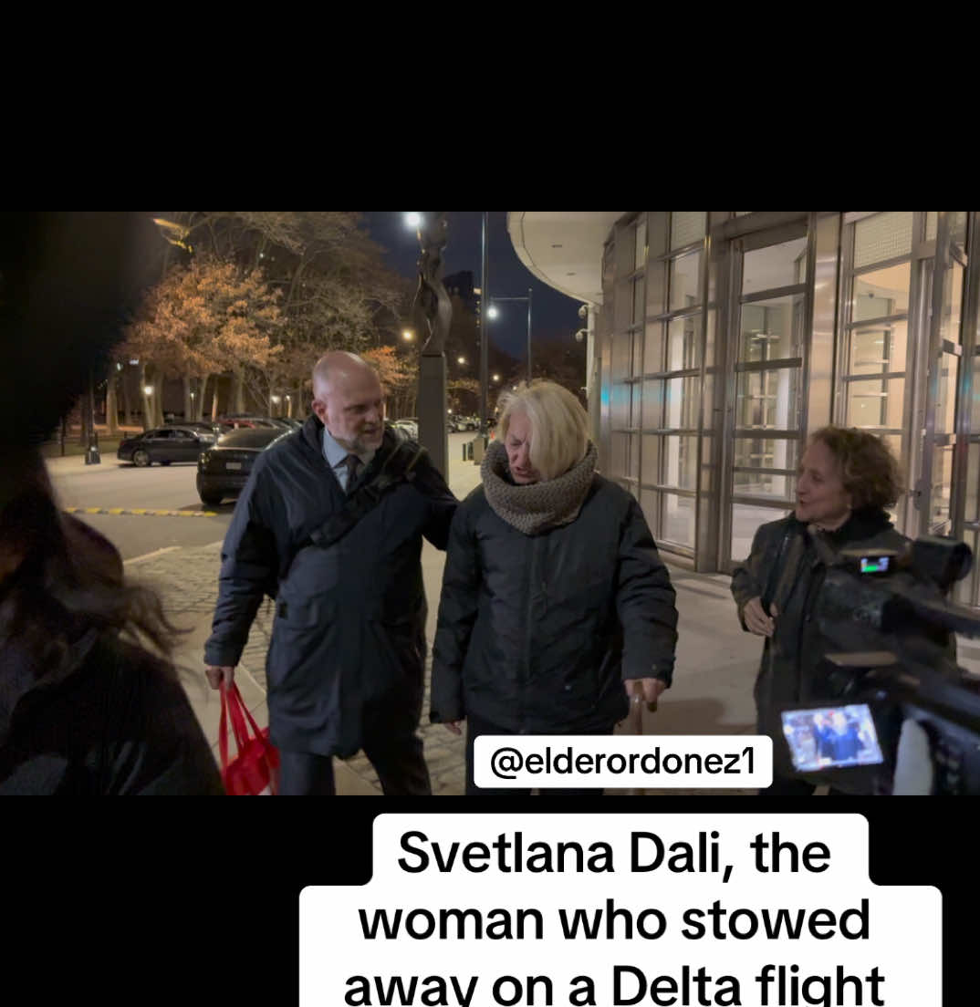 Svetlana Dali, the woman who stowed away on a Delta flight from New York to Paris last week, was seen leaving Brooklyn Federal Court in New York this evening after being released from custody. She was charged with one count of being a stowaway on a vessel or aircraft without consent. (🎥) @elderordonez1  #deltaairlines #jfk #nyc #newyork #paris #steward #stewardess #plane #france #people #jetblue #avianca #britishairways #americanairlines #aa #quantas #brooklyn #elderordonez1 #camera #photo #video