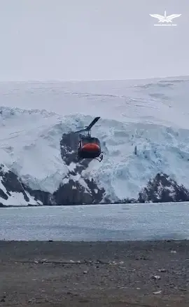 🚁 Mediante el empleo de un helicóptero Bell 212, la Fuerza Aérea del Perú continúa brindando el apoyo logístico de abastecimiento para la Estación Científica Machu Picchu, como parte de la Trigésimo Primera expedición científica a la Antártida, que desarrolla el Perú. 🔬🇵🇪 📌 Asimismo, esta aeronave logró trasladar al personal del Ejército del Perú, mostrando la importancia de la cooperación interinstitucional en beneficio de la colectividad nacional peruana. 🪖🫱🏻‍🫲🏻 #Peru #ciencia #parati #fyp 