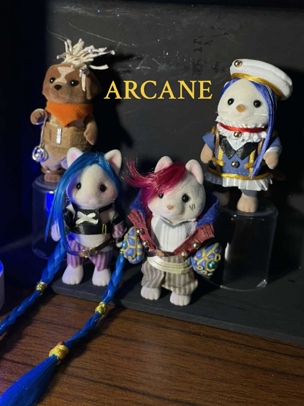 Como hobbie m gusta hacer customs de mis personajes favoritos y sin duda tenia que hacer a este cuarteto 🩷 arcane acabo conmigo 🥲 #arcane #arcanenetflix #custom #sylvanianfamilies #jinx #ekko #vi #caitlyn #leagueoflegends #ternurinesmexico #ternurinescustom #calicocritters #lol 