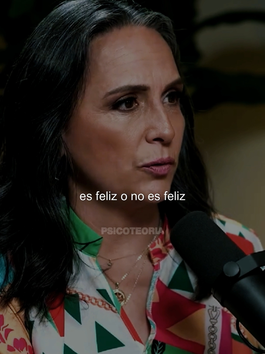 Una persona que no es feliz. #bienestaremocional #emociones #mentalidadpoderosa #inteligenciaemocional #psicologo #psicologiayreflexion #motivacion #mentalidad
