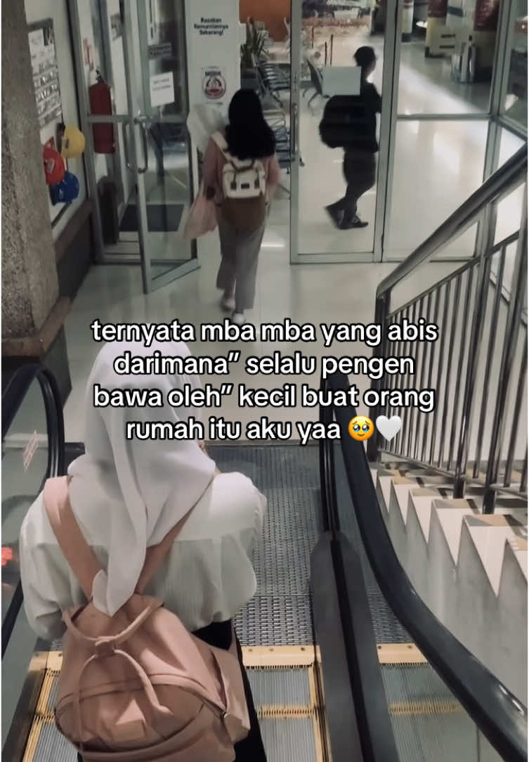 perluaskan lg rezeki gadis mungil ini yaallah🥹 #fyp #fypシ゚ #sadstory #vibessad #sadvibes #anakpertama #anakperempuanpertama #tulangpunggungkeluarga #anakrantau #perempuanhebat 