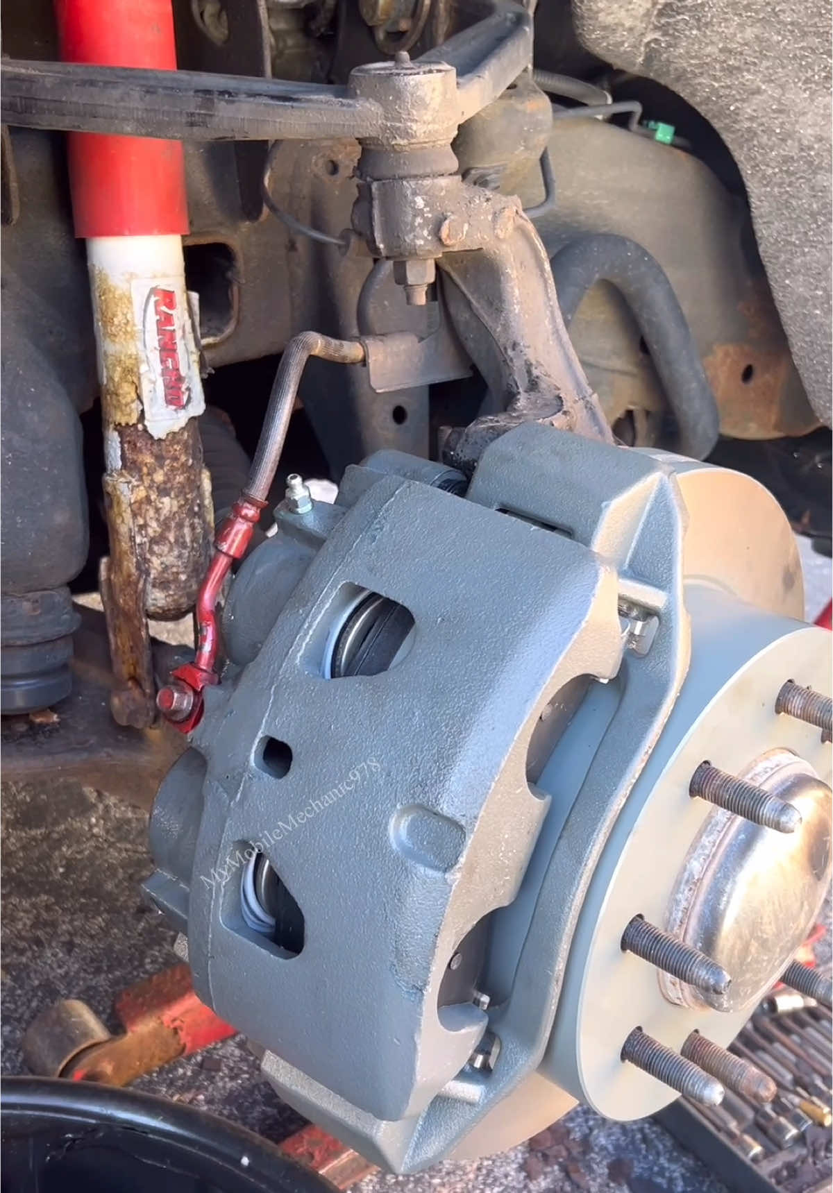 2014 Chevy Silverado 2500 caliper replacement brake bleed procedure #CarRepairTips #MechanicTips #CarTips #DIYAutoRepair #repairs #howto #fixit #trucks #automobile #autos 