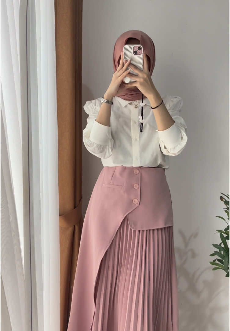 nomi skirt best seller 🌸💓 #bydeyra #rok #rokplisket #rokviral #OOTD #rokngampus #ootdfashion #hijabtutorial 