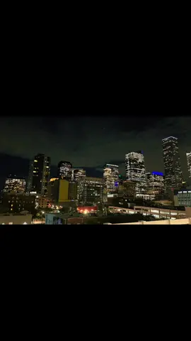 #downtown #downtownhouston #downtownhoustontx #photography #photoshoot #photo #sky #skyline #scenery #evening #night #nightsky #moon #fyp #fypシ #fypシ゚viral #paratii 