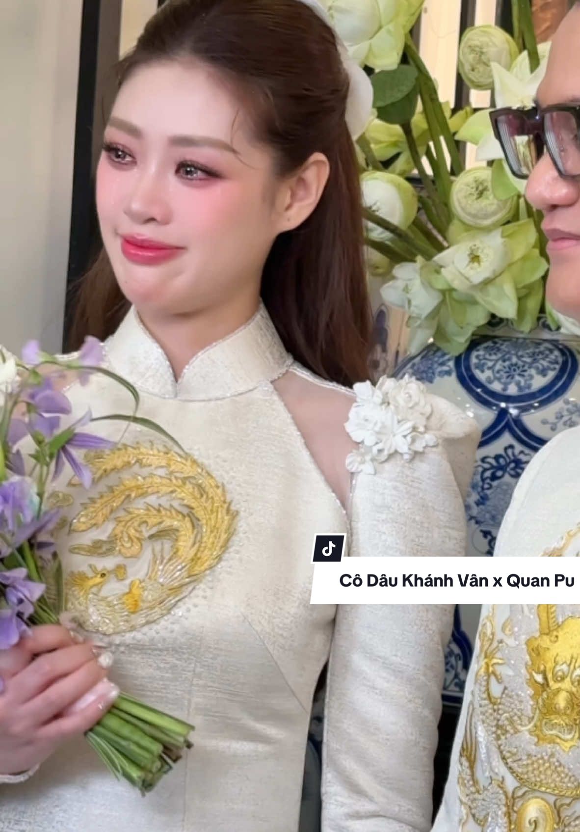 Khóc như một dòng sông luôn á @KhanhVanOfficial ơi #quannguyenpule #hocvienquannguyenpule #teamquanpu #khanhvan #nguyentrankhanhvan #vietnammakeupartistandhairstylistawards #beautyqueenvietnam 