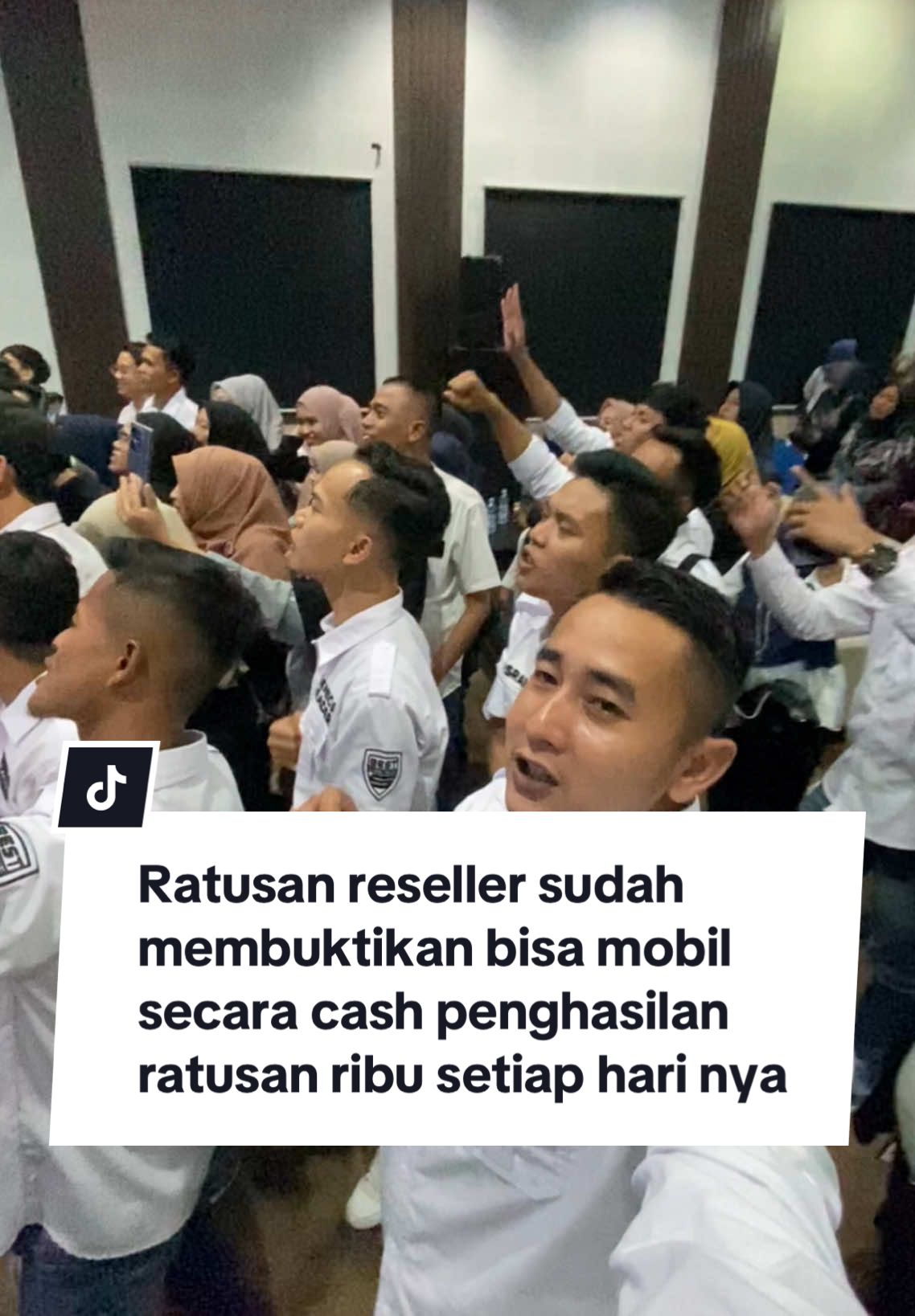 Siap jadi bukti sukses selanjutnya ? Beli mobil secara cash penghasilan ratusan ribu setiap harinya ? #bisnisviral #viralvideo #bisnisonline #suksesusiamuda #mobilcash #resellercommunity #komunitasantiriba 