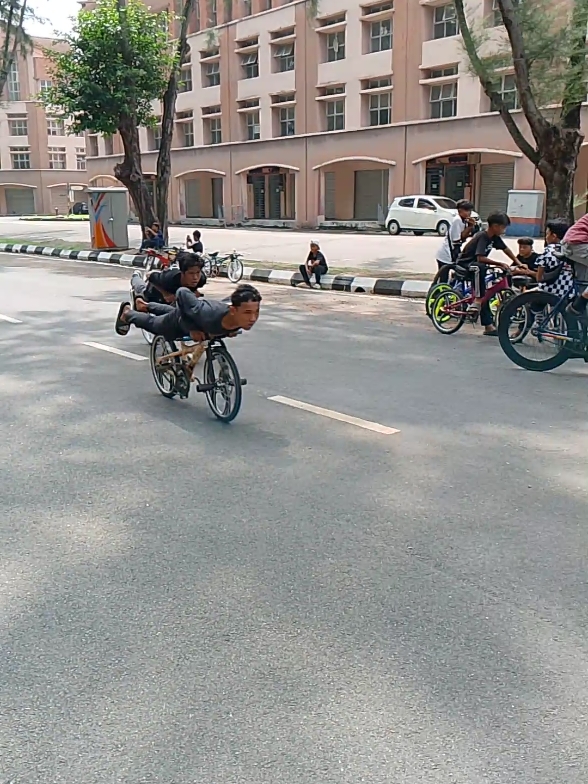 fly🤙🏻🤙🏻🤙🏻#melakapeople #klebangmelaka #lajak #lajakhobikami #lajaktakkanpupus🚀 #lajakmalaysia #ride #bikelife 