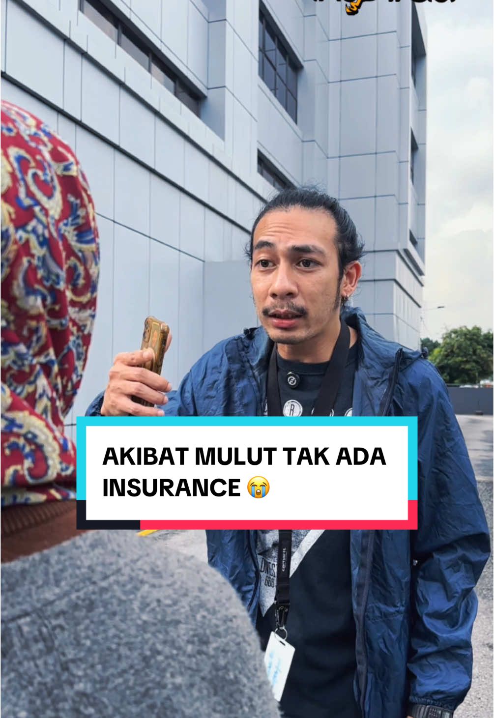 Bau-bau tanah eh hahaha. Lain kali jangan main sembur je bang. Kan dah kena melayan akak insurance ni 🤣 #KongsiInspirasiMY #InspirasiUnifiTV 