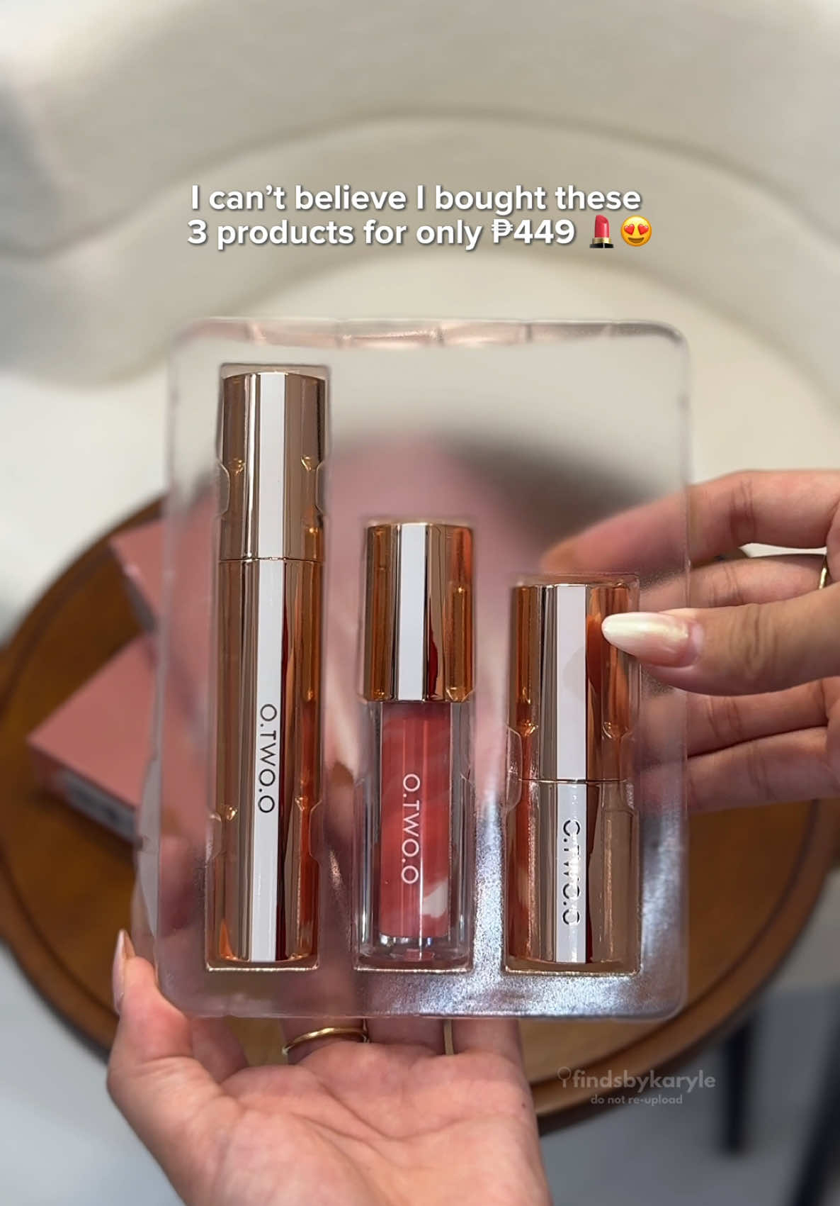 Grabe discount from ₱1049 to ₱449 nalang makeup bundle 😳🏷️  #otwoophbeauty #otwoo #otwoobundle #makeupbundle 