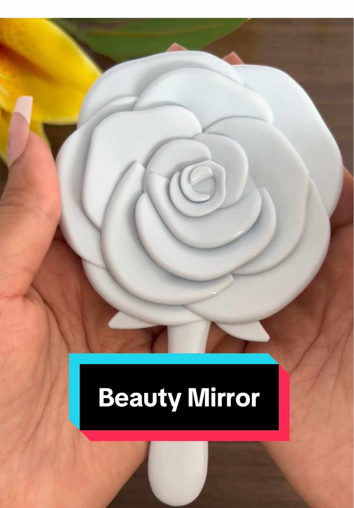 Cermin Makeup Yang Simple Kokoh Mudah Di Bawa Kemana-mana. Buruan Di Cekout Beb Sebelum Kehabisan.  . #cermin  #kaca  #beautymirror  #mirror  #fyp  . @Beautybee Store 