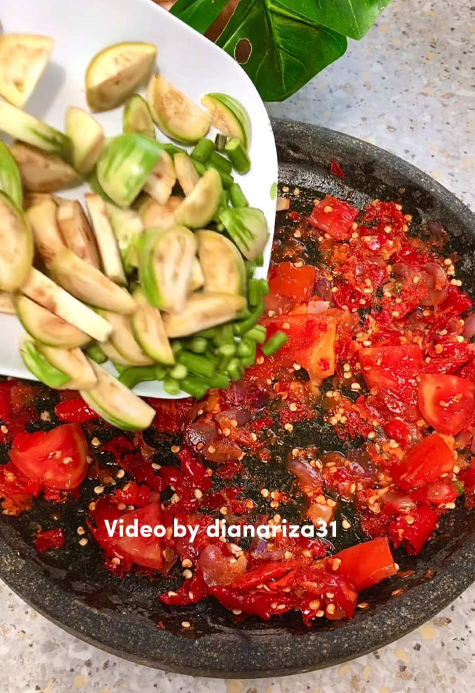 Sambel beberuk kenapa enak bgt deh, berasa makan sambal beserta lalapan sekaligus🤤🤤 tpi harus di makan sekali habis krna klu di diemin jadi langu 😁 #resep #sambal #sambalbeberuk #masak #masaka 