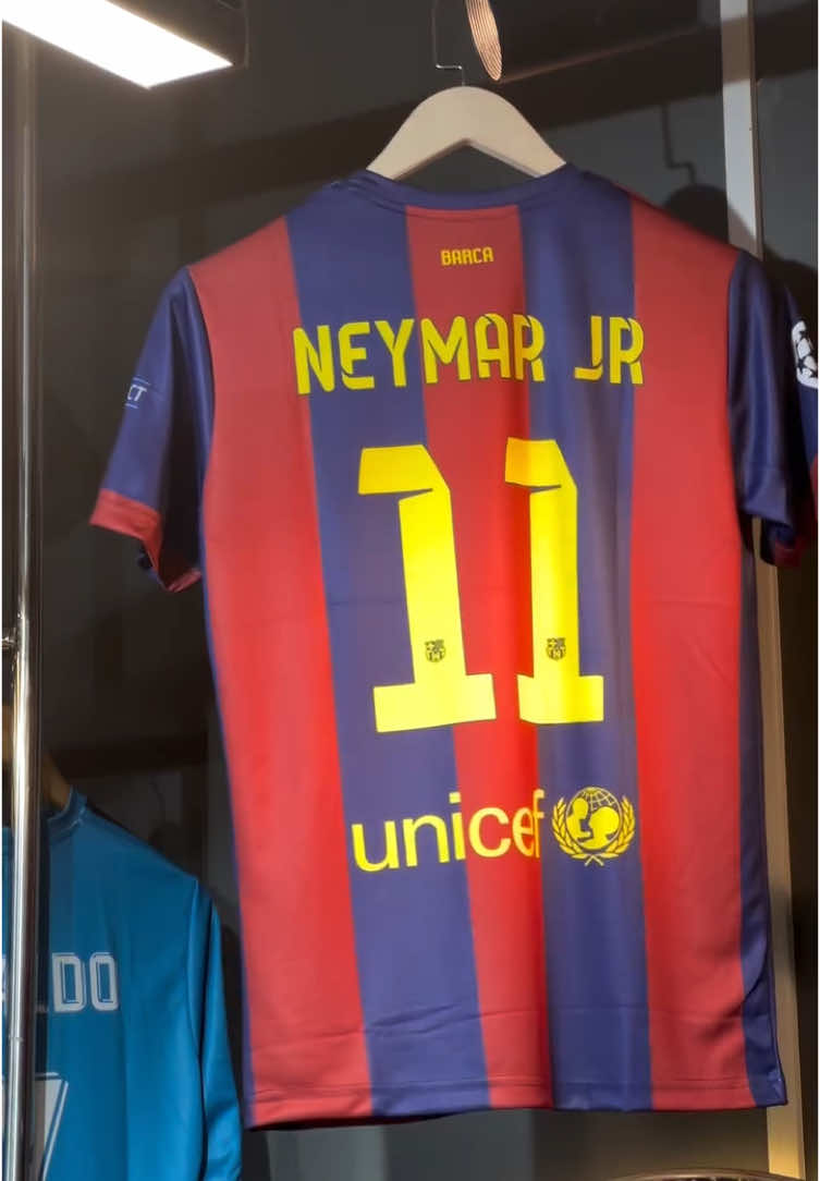 BARCELONA 2014/15 HOME KIT AVAILABLE IN NEPAL🇳🇵 PREMIUM QUALITY💯 EMBROIDERY LOGO🪡 SUBLIMATION PRINT FREE DELIVERY ALL OVER NEPAL🚚🇳🇵 #neymar #barcelona2014_2015🔥 #barcelonajersey #vintagejerseyinnepal #jerseypasanepal #retrojersey #barcelonajerseyinnepal #theretrohubnepal 