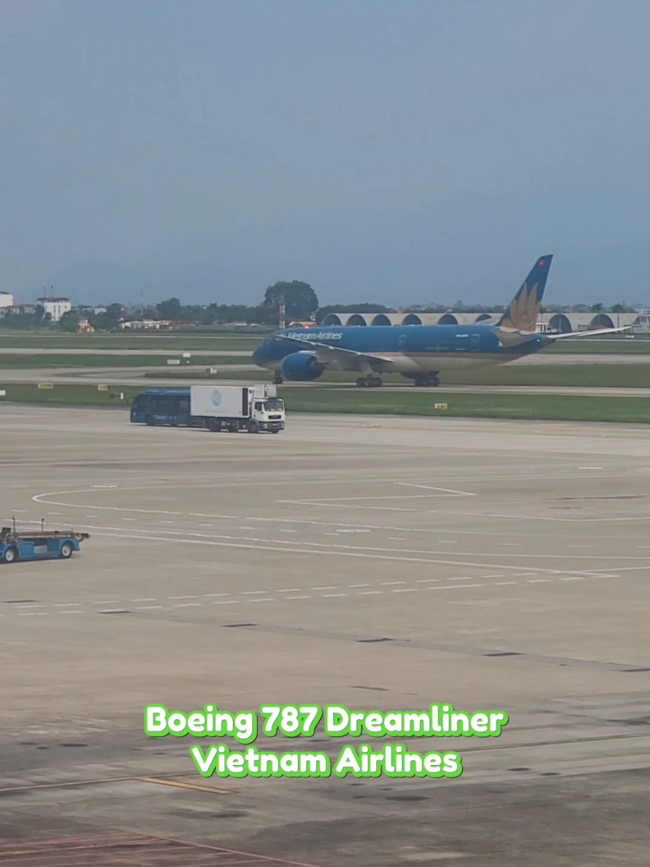 Máy Bay Boeing 787 #vietnamairlines #boeing #b787 #maybay #airplane #aircraft #aviation #airport #noibaiairport #flypシ 