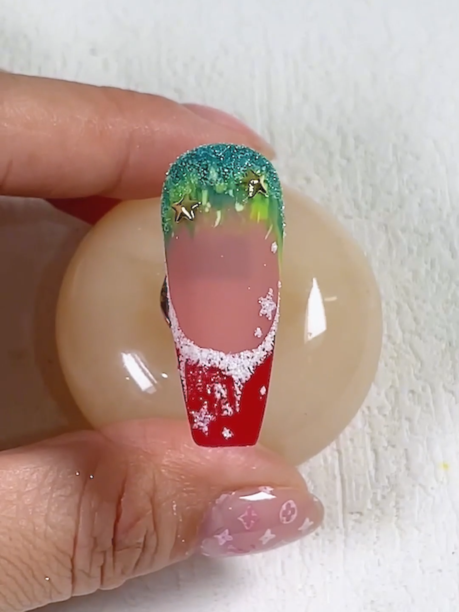 Green & Red Snowy French Tip Nails🎄❤️ #rosalindnailart #Rosalindgelpolish #nails💅 #frenchnails #rednails #glitternails #nailsartvideos #nailinspo #winternails #ombrenails #nailtutorial #diynails #nailtech #christmasnails #beautytips #nailsviral #fypシ