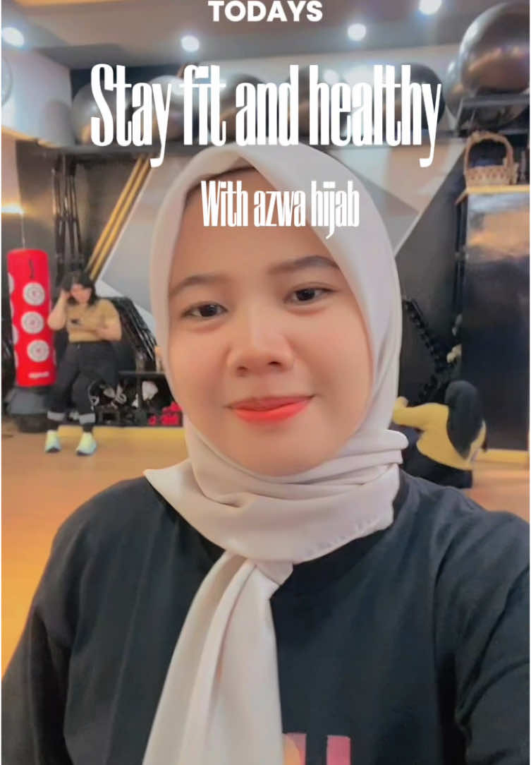 Sesibuk apapun kita tetap harus atur waktu untuk olahraga 🥰. Inget sehat itu mahal, yg murah dan bagus itu plain square by azwa hijab 😍 #hijab #hijabsegiempat #hijabstyles #tutorialhijab #hijabsquare #azwahijab #kerudung #muslim #hijabterbaru #plainsquare #plainsquarepremium #polycottonsquarepremium 