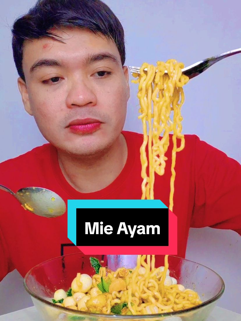 Makan mie ayam, enak banget ditambahin sukro.. Selamat menikmati yaa.. #mieayam #makanmieayam #makanmie #fyp #mukbang 