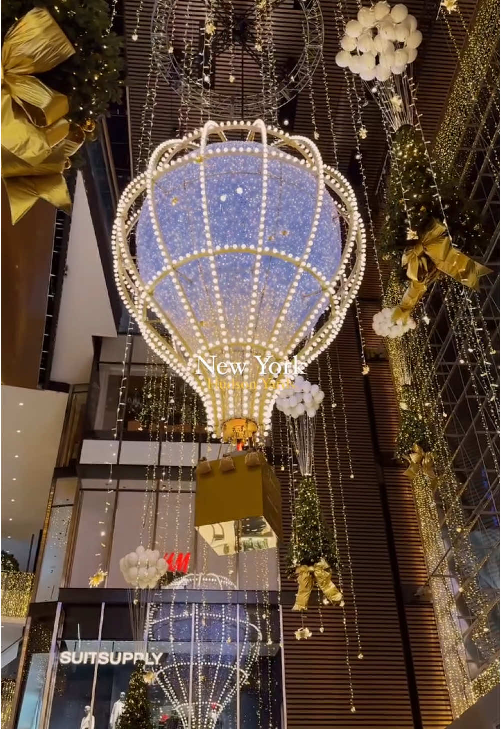 Hudson Yards is absolutely magical during the holidays. With over 2 million lights illuminating the mall and its surroundings, this is one of the most amazing displays in New York City. 🎄✨ Shot on iPhone 4k at 30fps  christmas in new york #newyork #nyc #newyorkcity #cinemasb