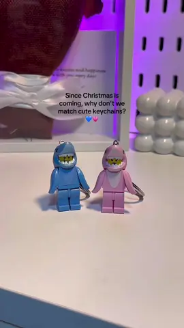 cutest keychain ever💗💙🥰 #fyp #keychain #shark #couplekeychain #display #gift #giftideas #christmas #christmasgift #couple 