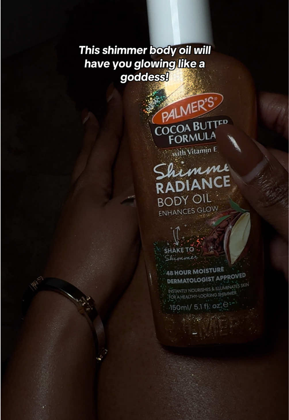 This shimmer body oil will have you glowing and smelling yummy! #bodyoil #shimmerbodyoil #shimmerskin #glowyskin #shimmerradiance #glow #radiantskin #bodycareroutine #palmerscocoabutter #fypage @Palmer's 