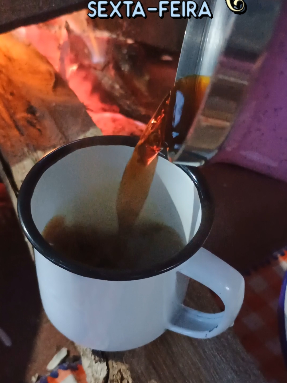 Bom dia Sábado  Bom dia com café no fogão a lenha  #cafe #roça #fazenda #bomdia #vovostiktokers #whatsappstatus #status #musica #modao #modadeviola #modasertaneja #musicasertaneja #fogaoalenha #cafedamanha 